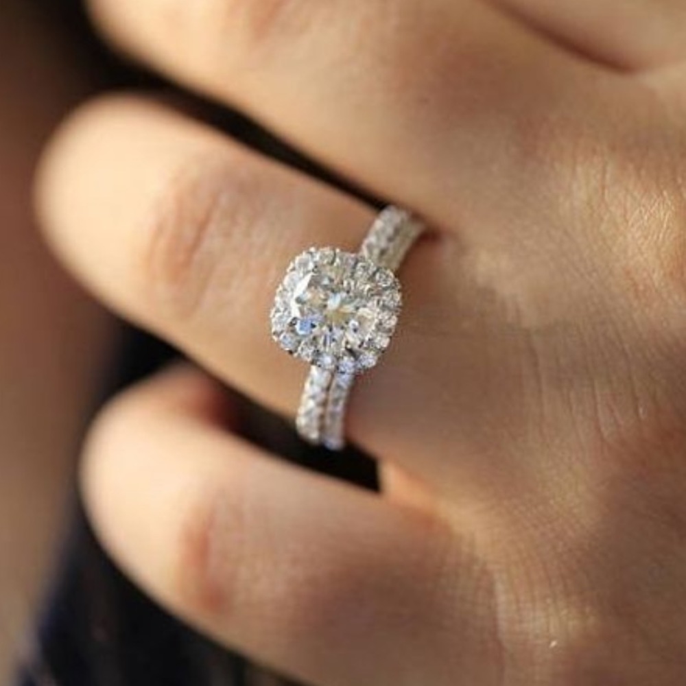 The Luxury White Sapphire Princess Ring Set - Picture 4 of 8